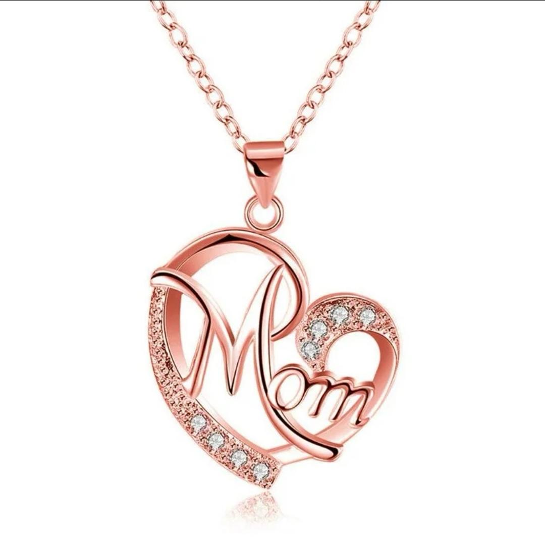 ✨“Mom” necklace in rose gold – a symbol of love and elegance! ✨